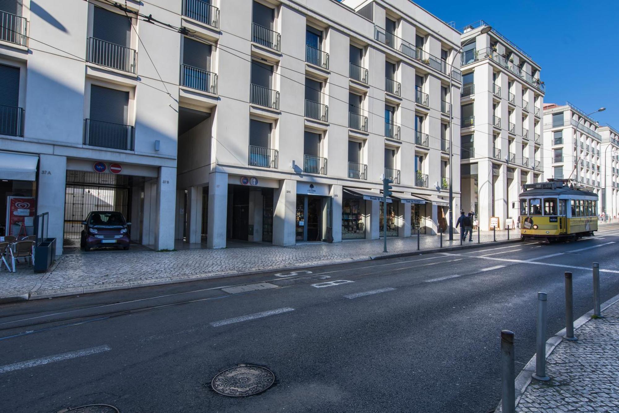 Apartment Charming In Center With Garage *