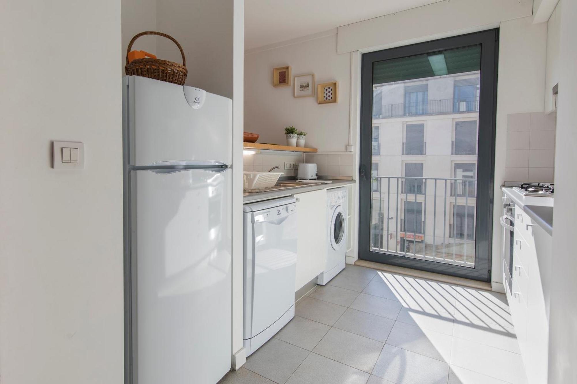 Charming In Center With Garage Apartment *