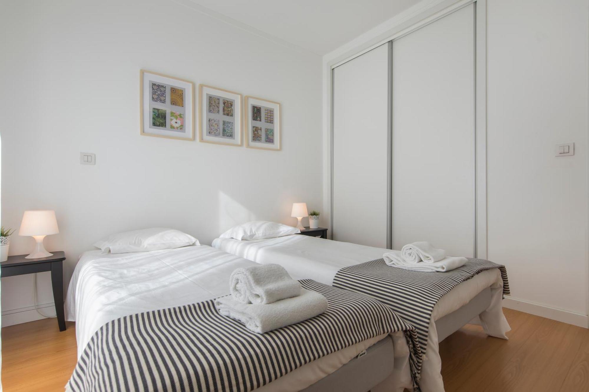Charming In Center With Garage Apartment *